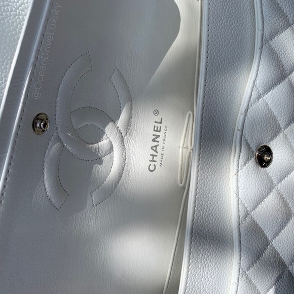 AUTHENTIC CHANEL Medium Flap White Caviar Silver - Picture 8 of 16